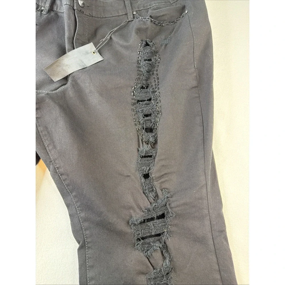 New with tags Torrid Premium women's skinny jeans in size 26.